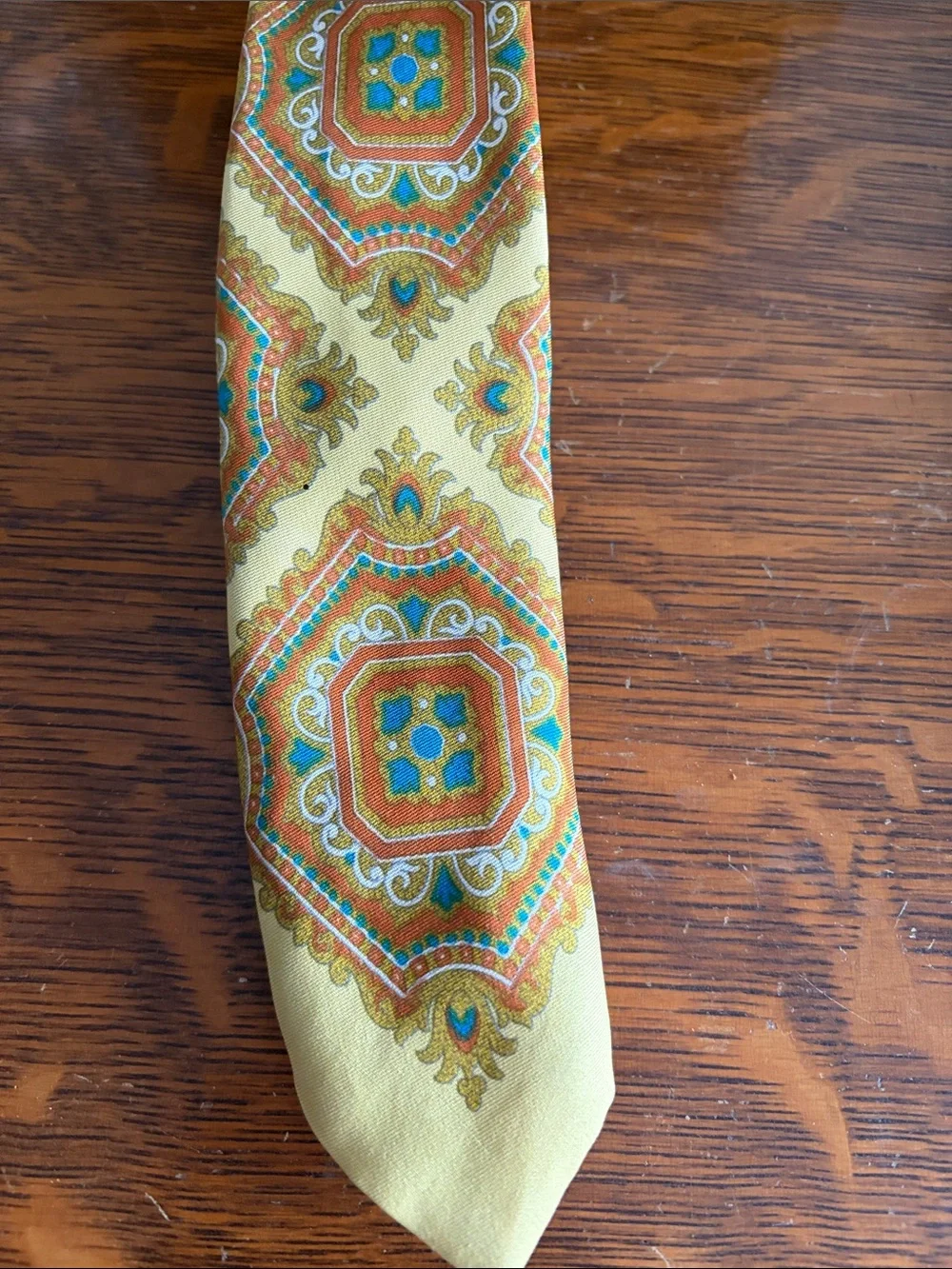 Yellow Medallion Pattern Men’s Necktie - Picture 1 of 4